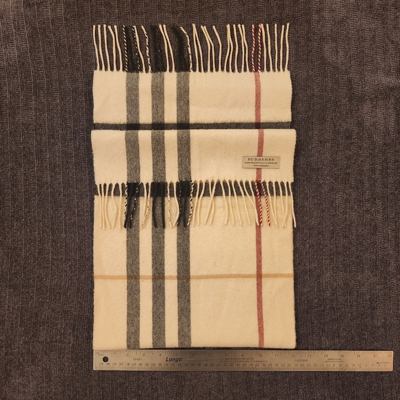 New - Authentic Burberry cashmere scarf - Picture 2 of 6